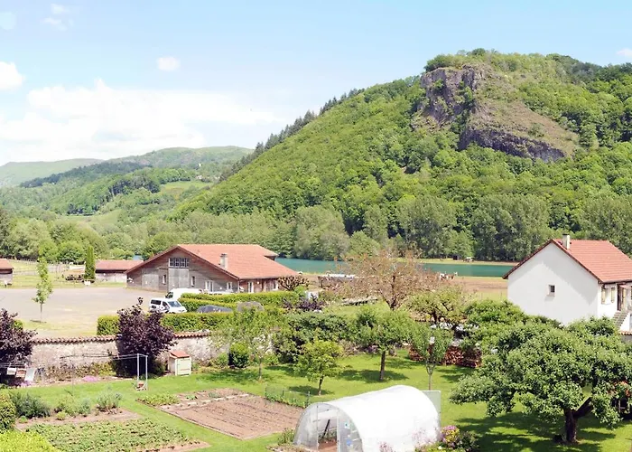 Casa vacanze En Duplex 4 Personnes, Vallée De La Jordanne, Cantal Lascelle